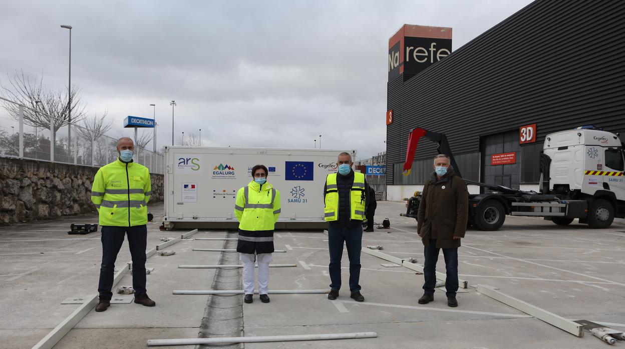 De izda a dcha: Diego Reyero, jefe de Sección de Emergencias, Anna Ribera, médica del SAMU 31 de Toulouse, Kiko Betelu, subdirector de Urgencias y Tomás Belzunegui Otano, director del proyecto EGALURG.