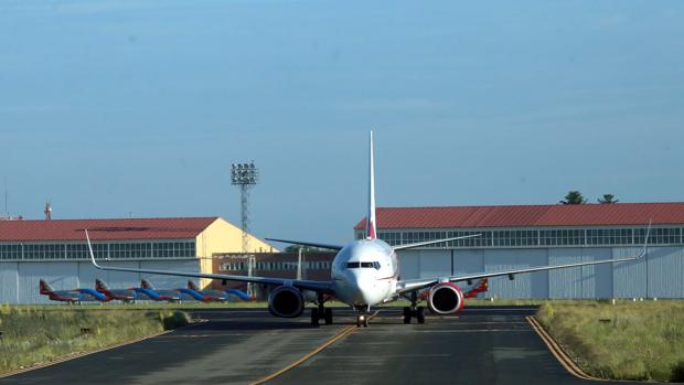 Las restricciones desploman un 66,8% los viajeros en los aeropuertos de Castilla y León en 2020