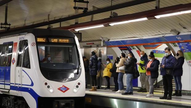 Más Metro, trenes y autobuses y vuelve a recogerse la basura en la capital