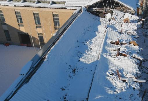 Tejado derrumbado por la nieve en las Cocheras de la Reina Madre de Aranjuez