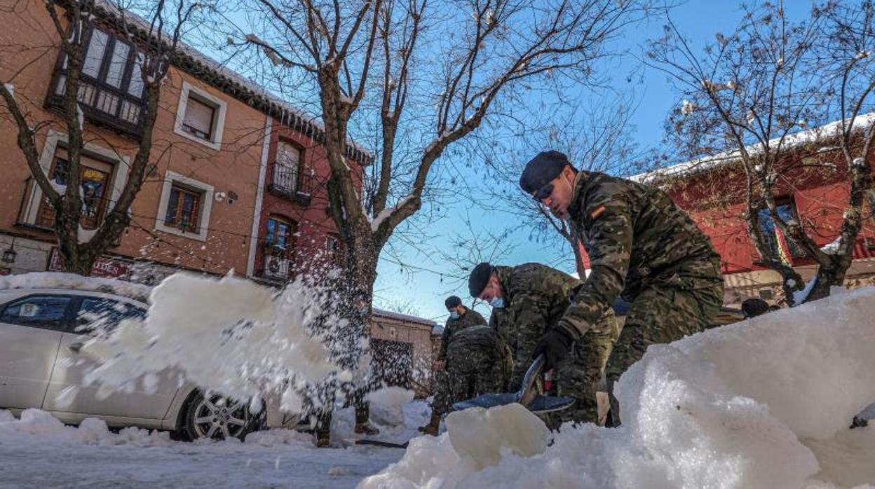 El ejercito sigue colaborando con las limpieza de las calles de Toledo después del temporal