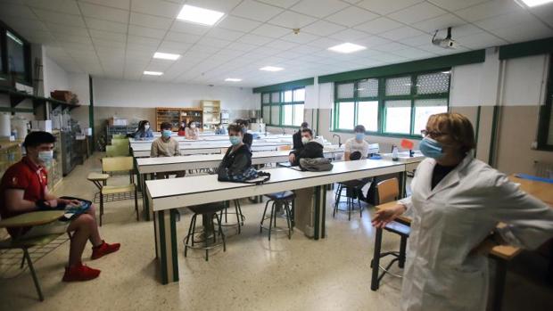 Galicia repartirá 250.000 mascarillas entre los profesores para afrontar el final de curso