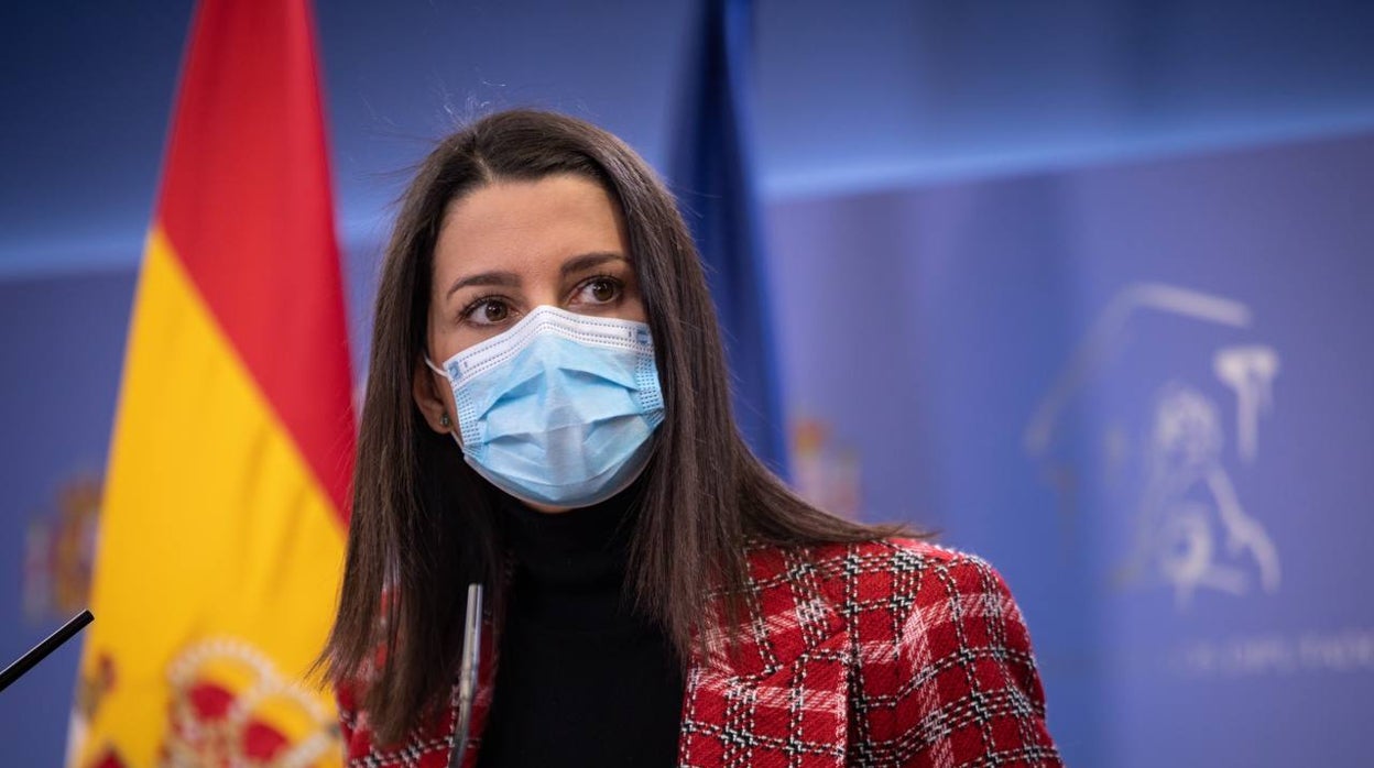 La líder de Cs, Inés Arrimadas, en la sala de prensa del Congreso de los Diputados