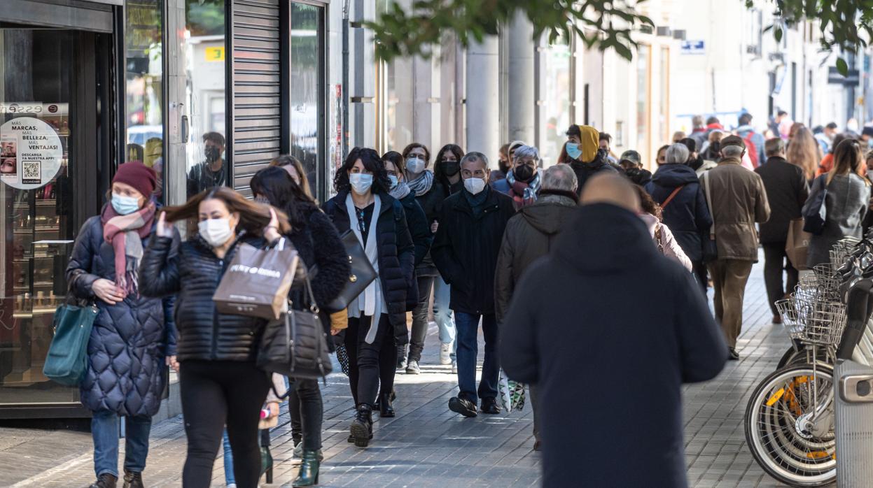 Imagen tomada el martes de multitud de personas en las calles de Valencia