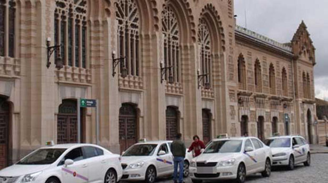 Taxis en la estación del AVE de Toledo