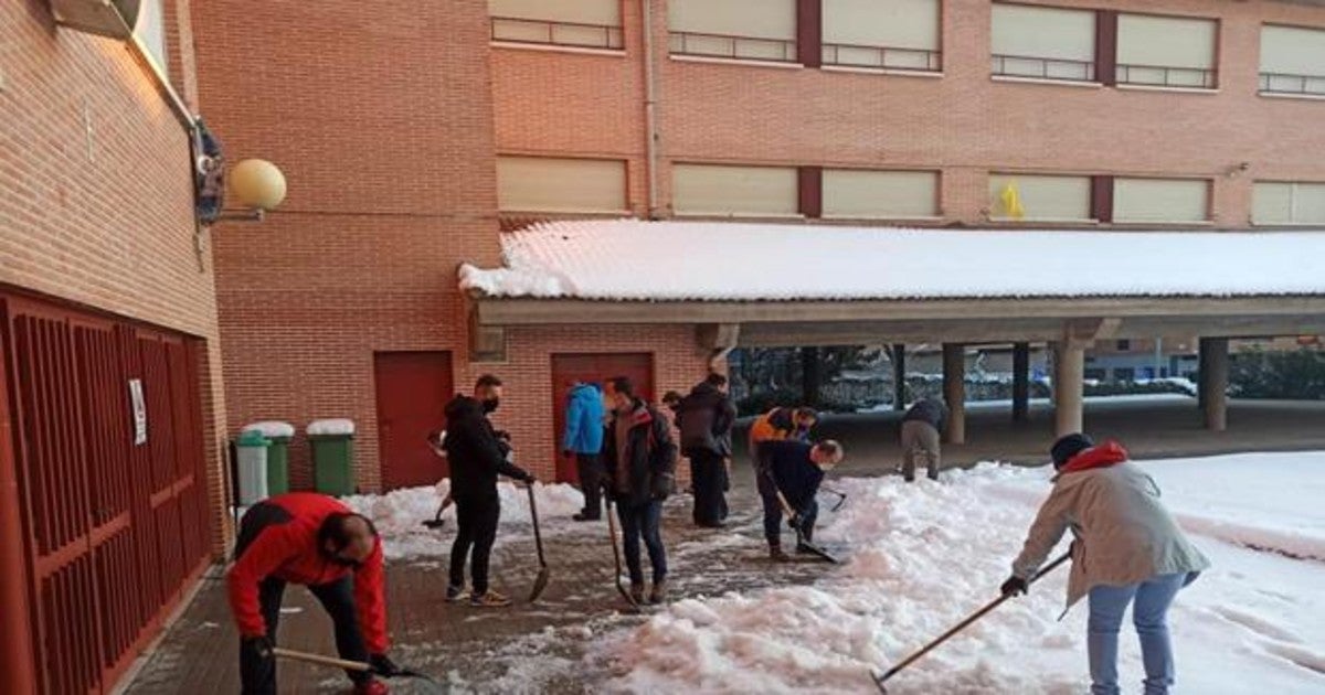 Limpiando el colegio Infantes de Toledo