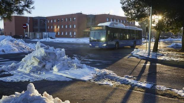 Vuelta a las clases, a medio gas, en los campus madrileños tras la resaca de Filomena