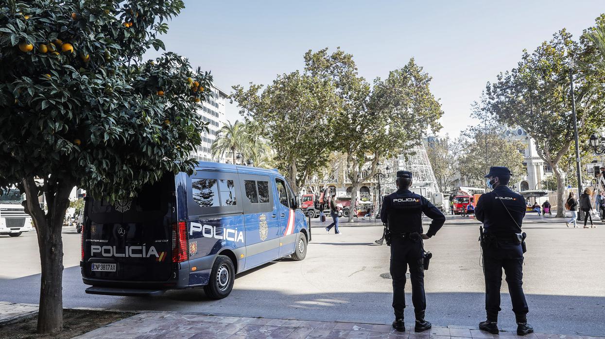 Imagen de agentes de la Policía Nacional en Valencia