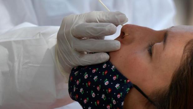 La escalada del Covid sigue agravándose en Aragón: los contagios se disparan otro 55% en una semana