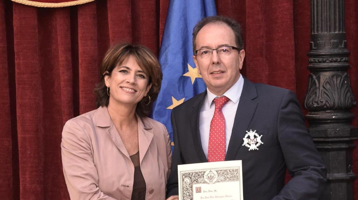 Rodríguez Álvarez, presidente del CTBG, junto a Dolores Delgado en 2019