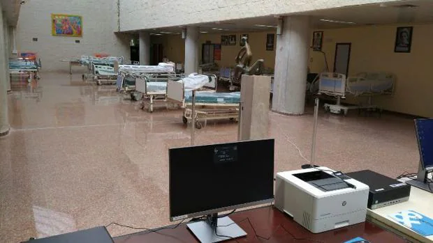 Coronavirus en Alicante: los hospitales colocan camas en pasillos, vestíbulos y zonas comunes por la avalancha de casos