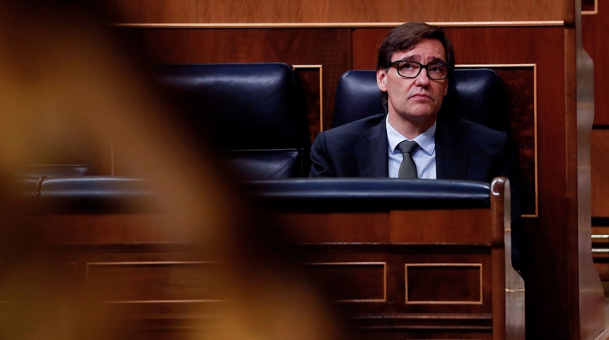 El ministro de Sanidad, Salvador Illa, en su escaño del Congreso durante el debate de la prórroga del estado de alarma