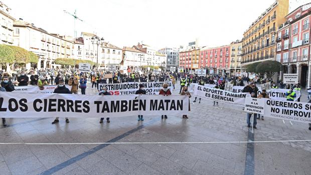 Concentración en Burgos para reclamar soluciones urgentes ante los cierres frente al Covid-19