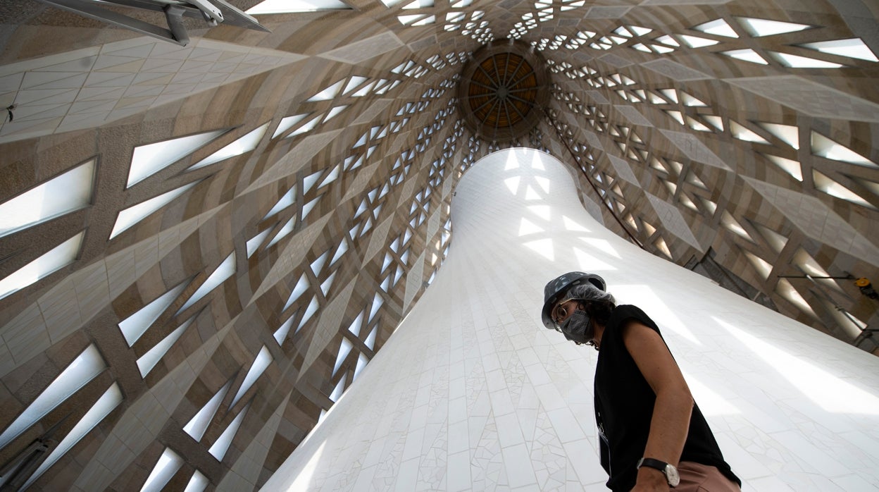 Interior de la Torre de la Virgen durante una vista de obras a la Sagrada Familia