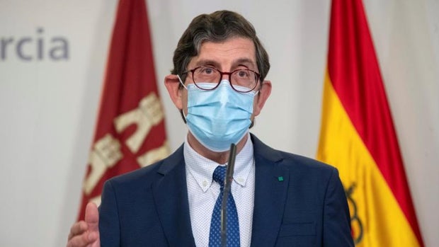 La Fiscalía de Murcia abre diligencias sobre la vacunación de altos cargos saltándose el protocolo