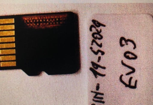 La tarjeta de Dina Bousselham que obra en el procedimiento