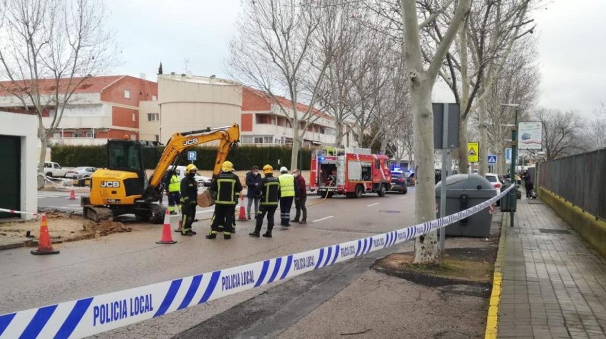 Imagen de los exteriores del colegio «José María de la Fuente» de Ciudad Real, adonde se han desplazado los bomberos