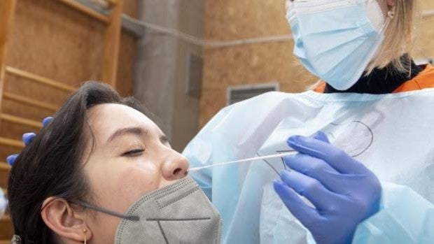 Madrid suspenderá dos semanas la administración de primeras dosis de la vacuna contra el Covid