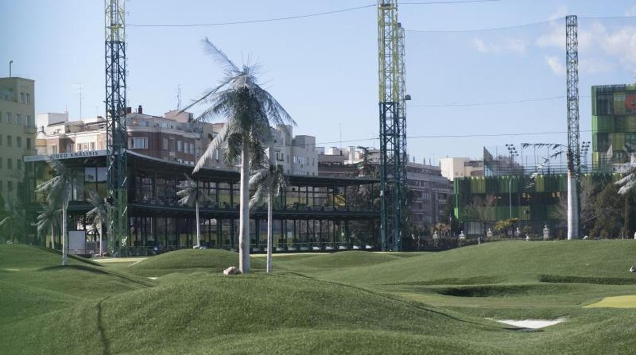 La instalación del Canal en el Tercer Depósito, cuando aún era campo de golf