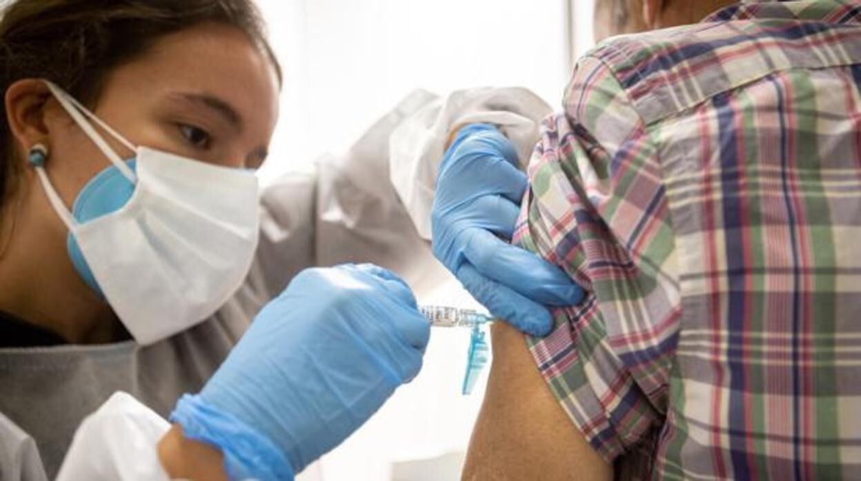 Sanidad lleva a la Fiscalía una presunta vacunación irregular en una residencia de La Roda