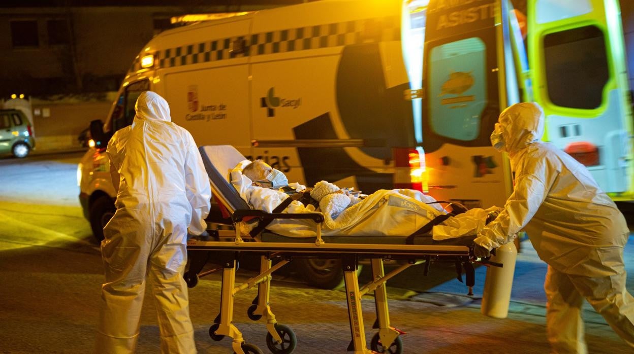 Uno de los ancianos atendidos y trasladado al hospital durante el incendio de una residencia en Soria