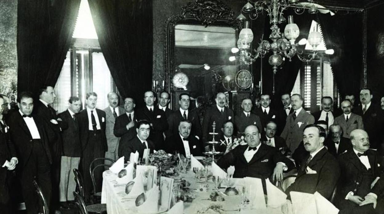 Reunión del Pen Club español en Lhardy, presidida por Azorín, en 1922
