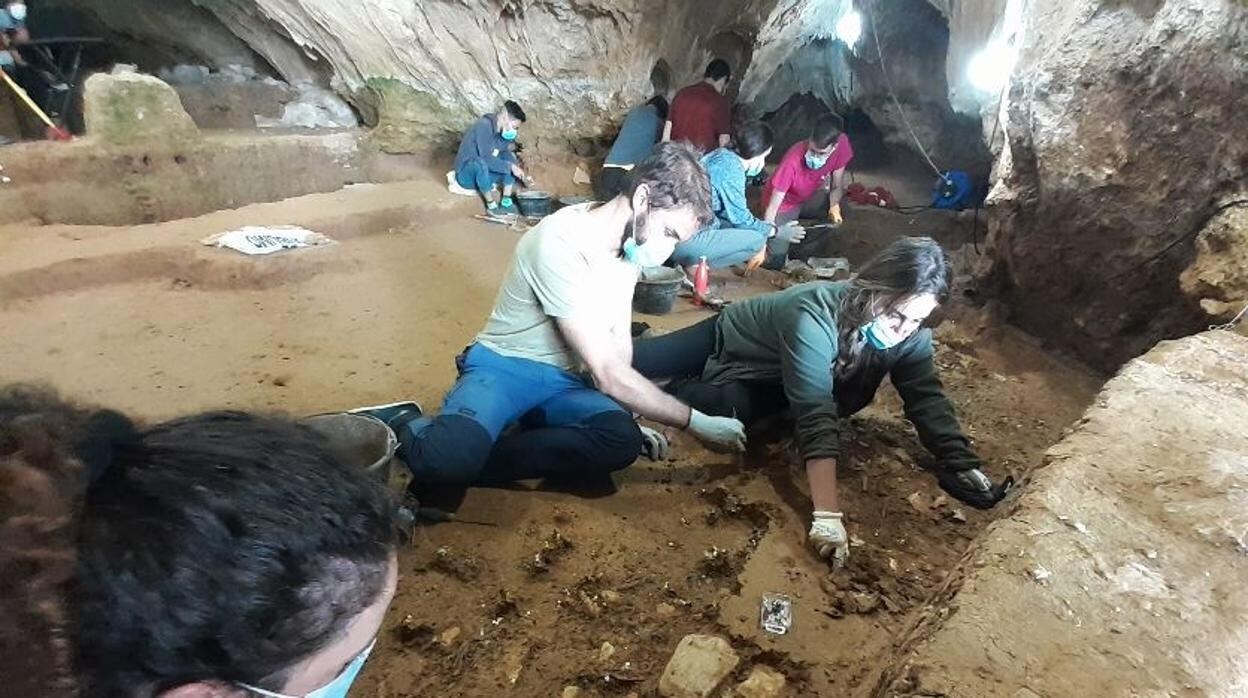 Hallan en una cueva de Prado Vargas a la que consideran es la última neandertal de Burgos