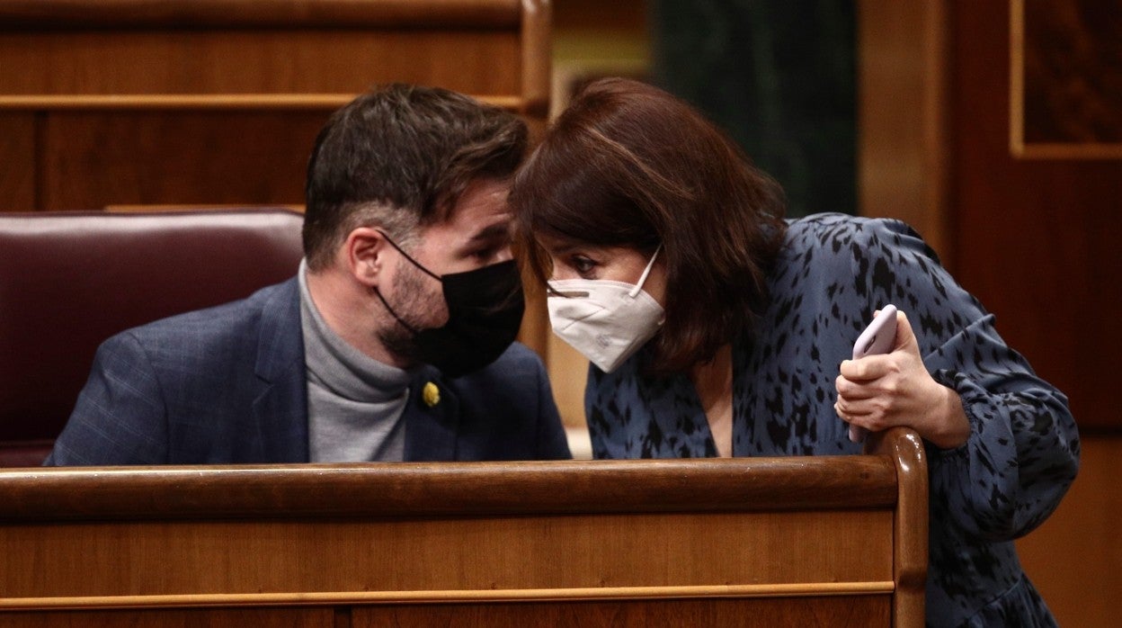 Gabriel Rufián (ERC) y Adriana Lastra (PSOE), en una sesión plenaria del Congreso
