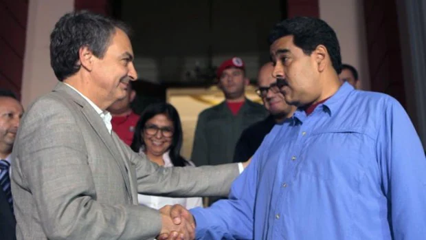 El Gobierno asiste a Zapatero en sus viajes a Venezuela