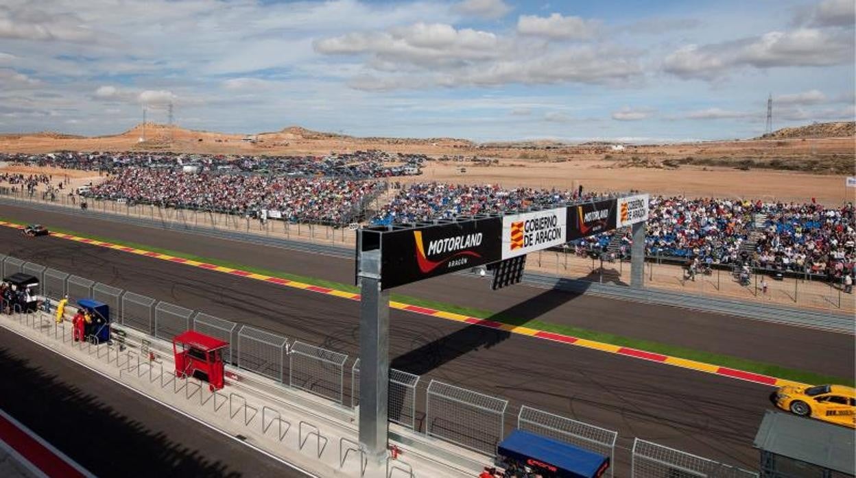 Recta de meta del circuito de velocidad de Motorland, en Alcañiz (Teruel)