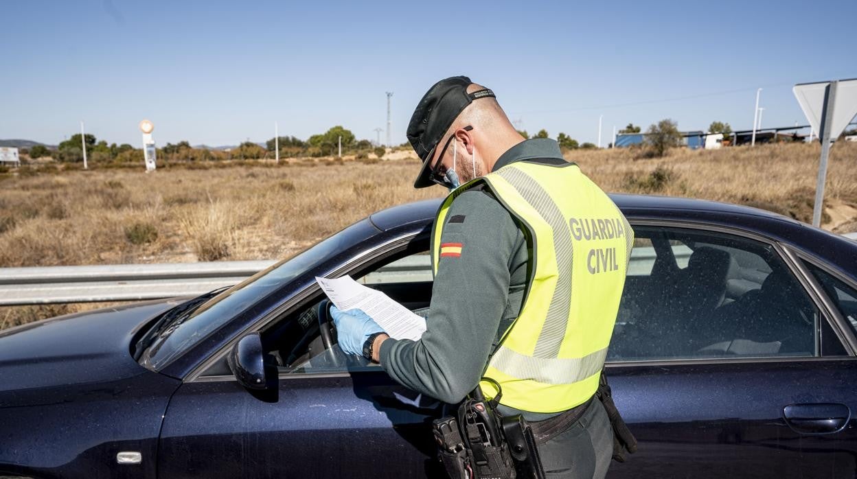 Imagen de archivo de un control por el cierre perimetral en la Comunidad Valenciana