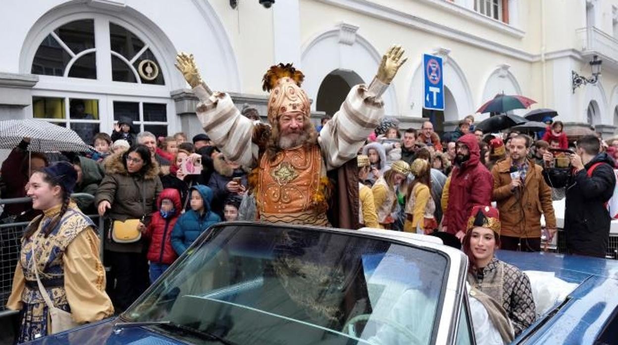 Imagen de los Reyes Magos llegando a Vitoria en enero de 2018