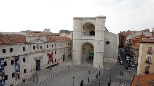 Sancionan a una iglesia de Valladolid por la asistencia de 50 personas a misa cuando el límite es de 25