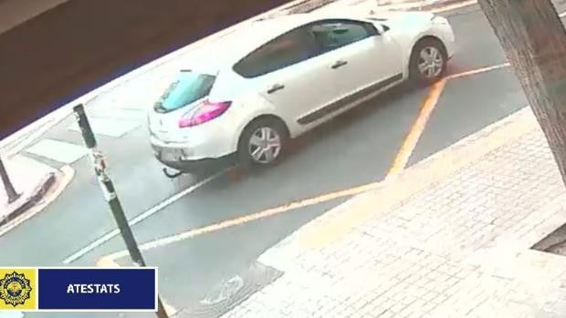 La Policía Local de Valencia busca a un conductor fugado tras atropellar gravemente a una motorista