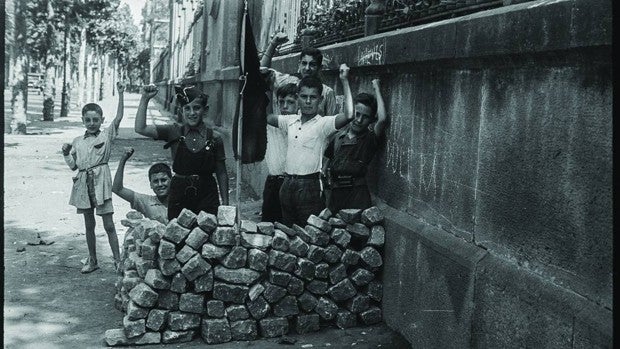 El MNAC ahonda en el mito de Gaudí y se asoma a las trincheras de la Guerra Civil