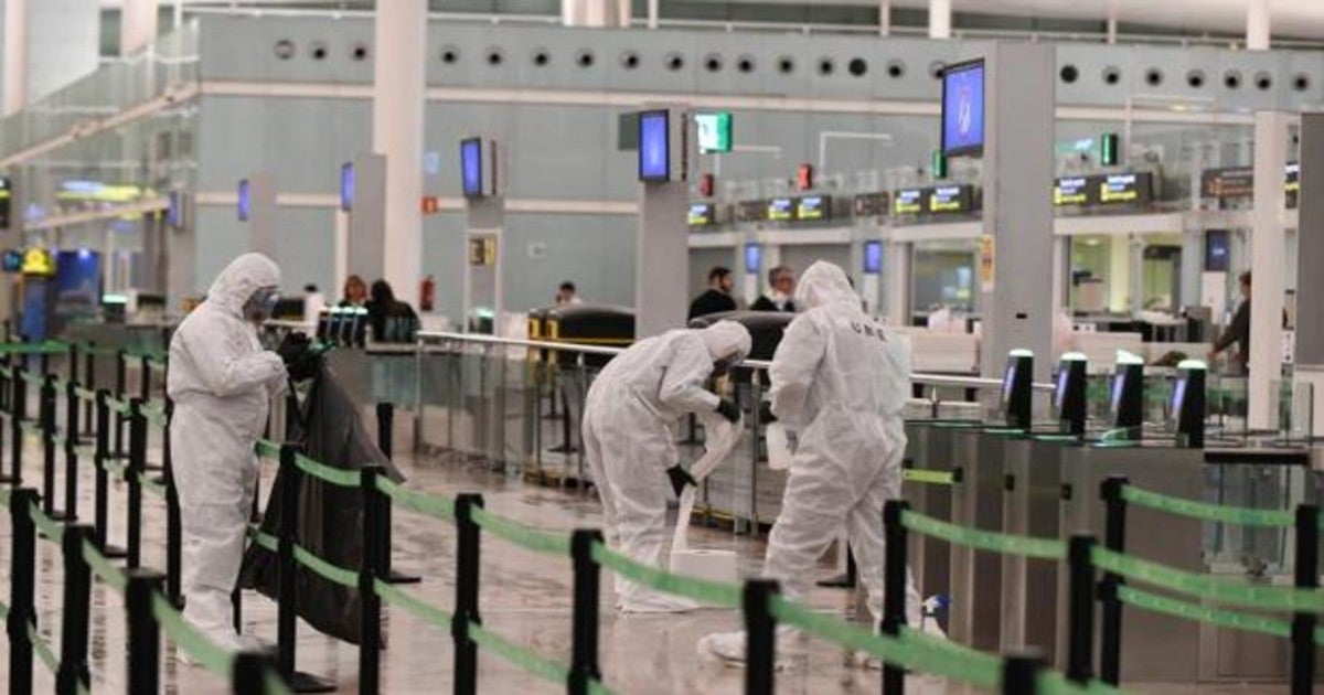 Proceso de desinfección en el Aeropuerto Josep Tarradellas Barcelona-El Prat