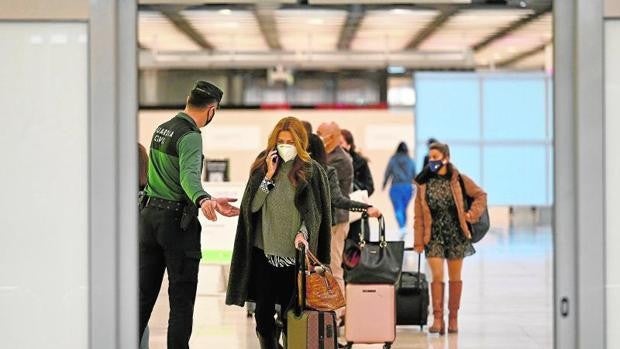 Confirmados dos nuevos casos de la cepa brasileña que entraron por Barajas