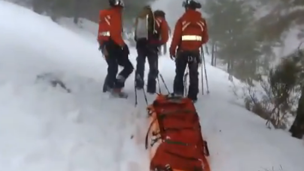 Rescatada una esquiadora tras luxarse una rodilla en el Pico del Nevero