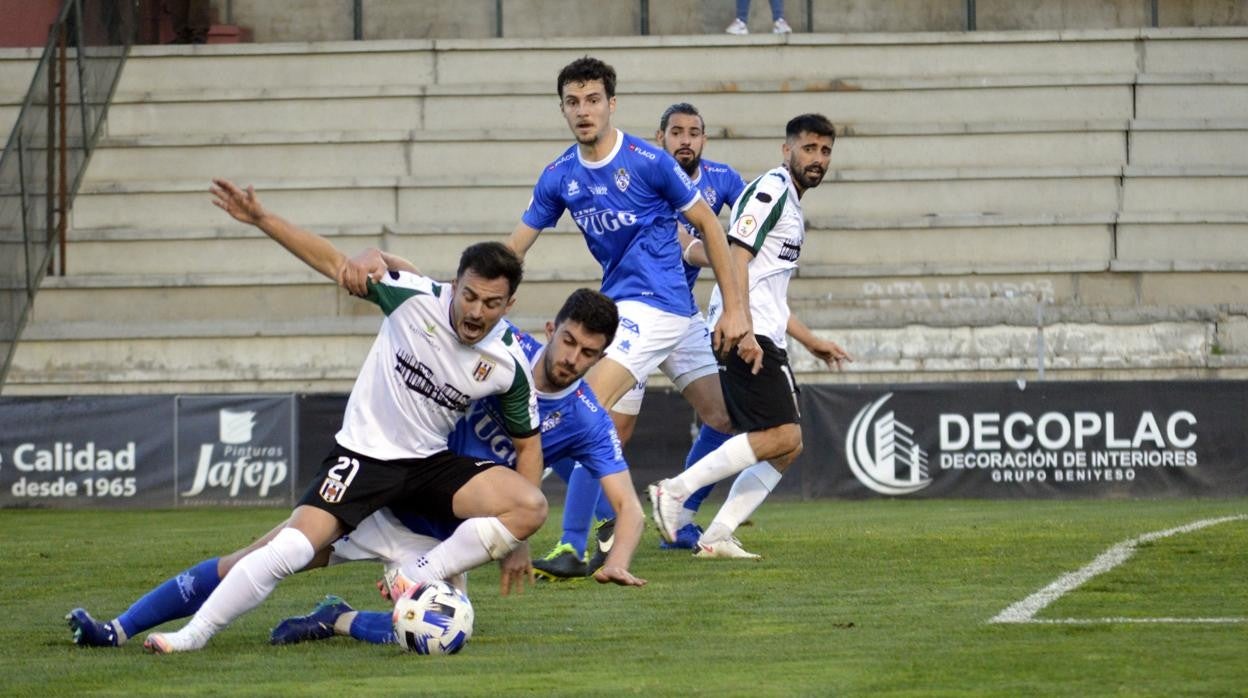 El central Mario Robles marcó los dos goles