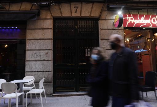 Exterior de uno de los inmuebles, cerca de la Puerta del Sol, en el que se celebró otra fiesta