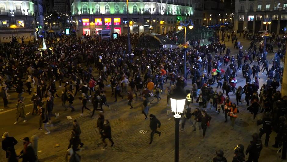 Los vídeos que dejan las protestas en Madrid tras la entrada en prisión del rapero Pablo Hasél