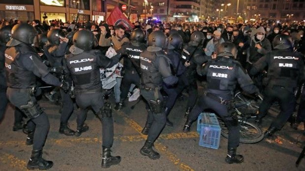 Otra noche de disturbios por Pablo Hasel en Barcelona y Valencia mientras reina la calma en Madrid