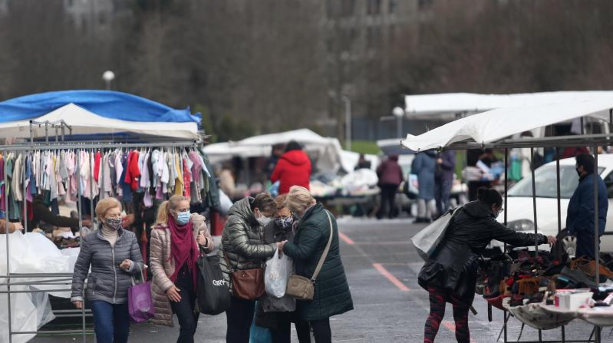 Un momento del mercadillo de Santiago