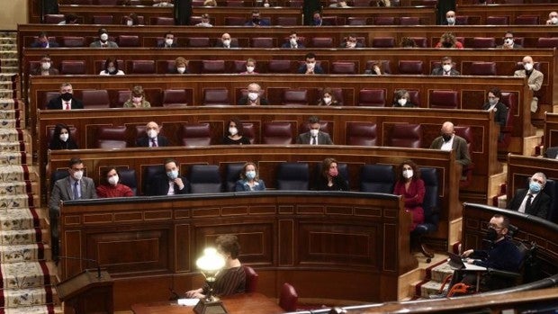 La mayoría de las leyes de Sánchez orillaron el trámite de consultas