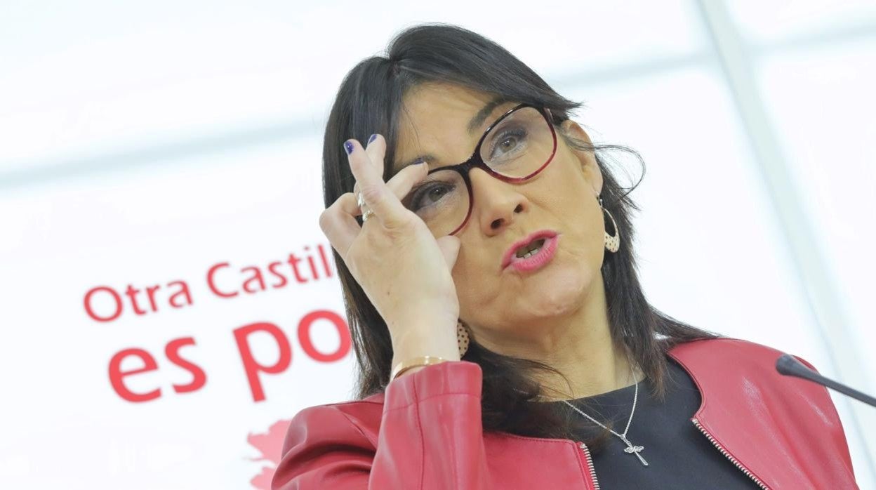 La socialista Ana Sánchez durante la rueda de prensa