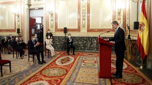 El Rey destaca que la firmeza de Don Juan Carlos el 23-F fue «determinante para el triunfo de la democracia»