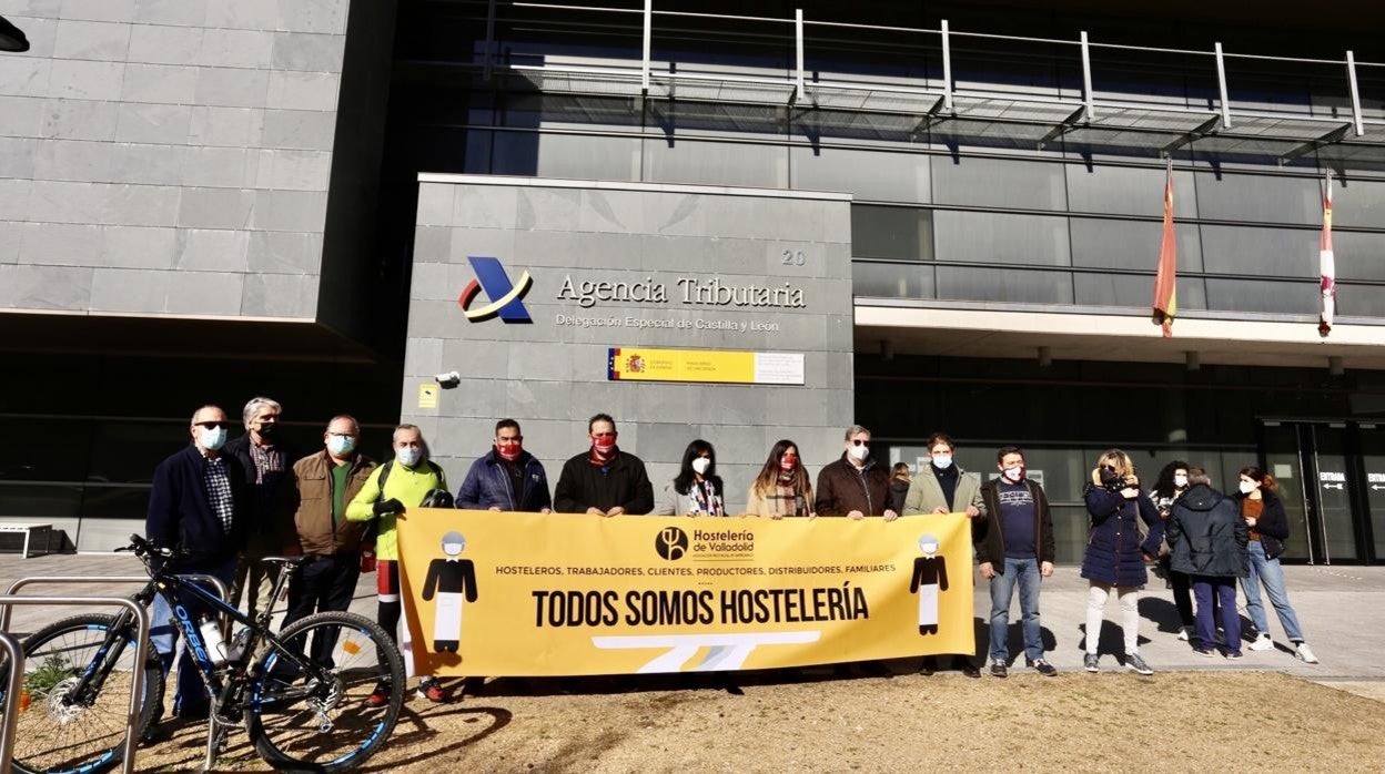 Concentración de hosteleros de Valladolid en contra de las restricciones de la Junta