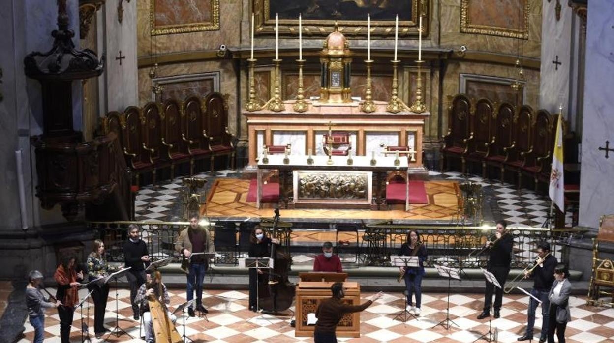 Ensayo general de la Grande Chapelle, en la Basílica de San Miguel, con piezas de Carlos Patiño