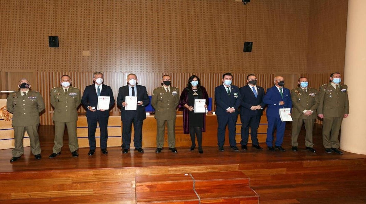 Foto de familai de los nuevos embajadores