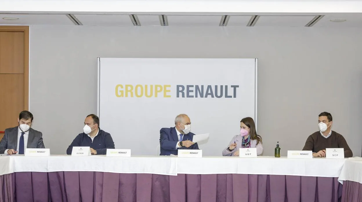 La dirección de Renault y los sindicatos firman el nuevo convenio colectivo de la compañía para el periodo 2021-2022